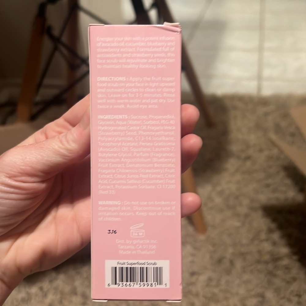 Girlactik fruit superfood sugar face scrub 80g NIB - Picture 2 of 2